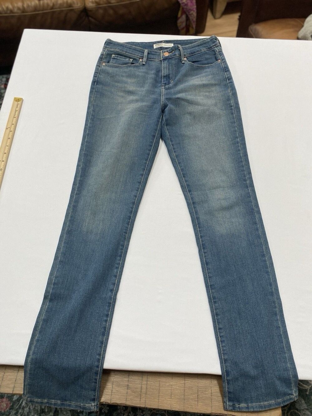 Signature by Levi Strauss Gold Mid Rise Straight Jeans Medium Wash Size 6